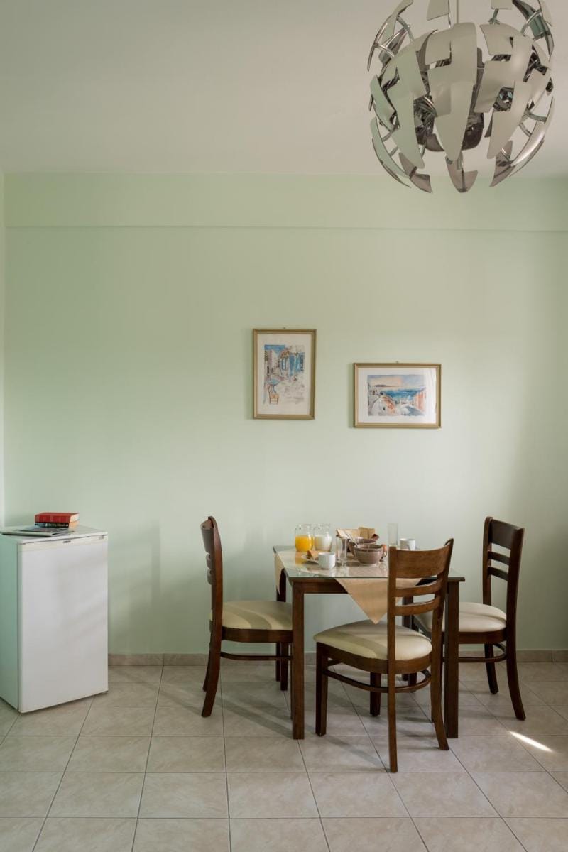 Moonlight Apartments & Suites Apartment in Thera