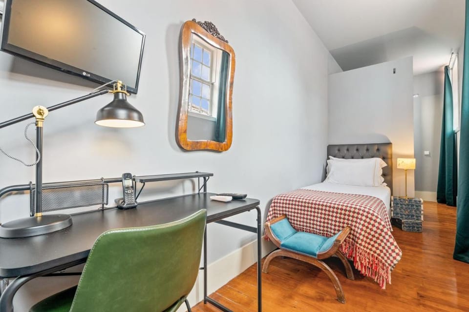Casa dos Lóios by Shiadu Bed and Breakfast in Porto