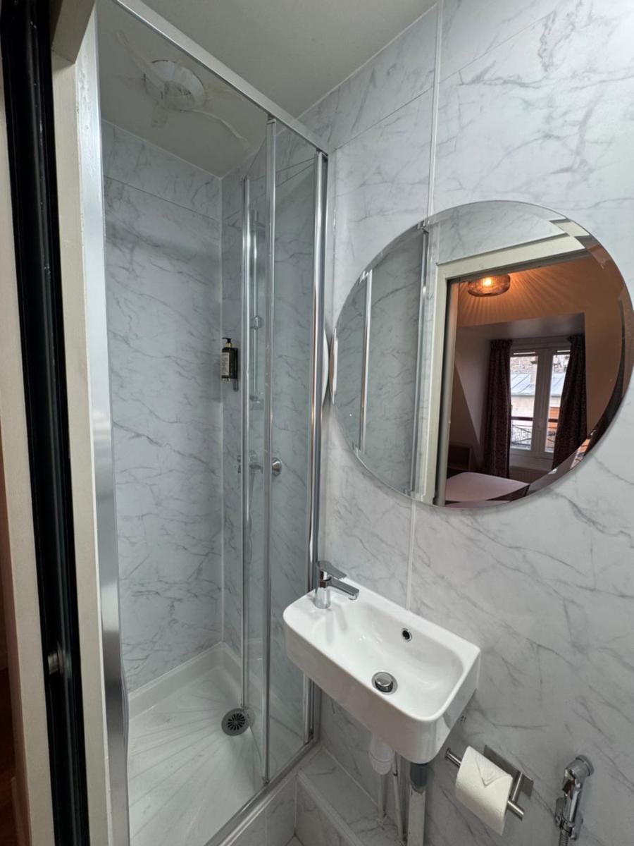 Hôtel Montmartre - Nouvellement Rénové Hotel in Paris