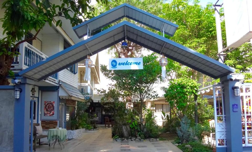 Stay With Me Guesthouse Hotel in Chiang Mai