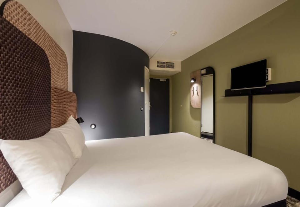 B&B HOTEL Chartres Centre Cathédrale 3 étoiles Hotel in Chartres