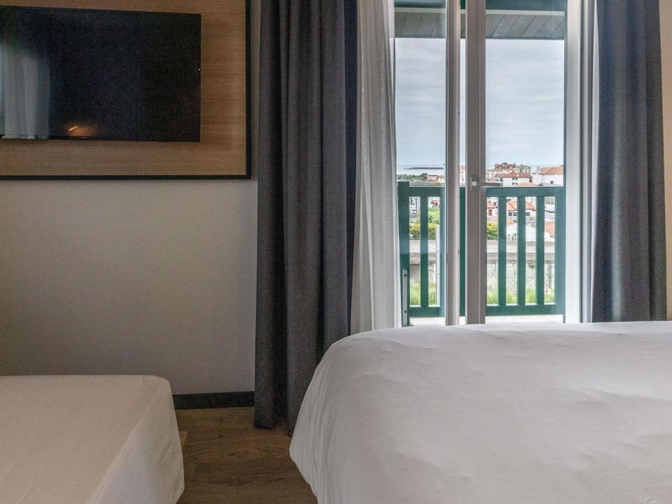 ibis Ciboure Saint-Jean-de-Luz Hotel in Ciboure