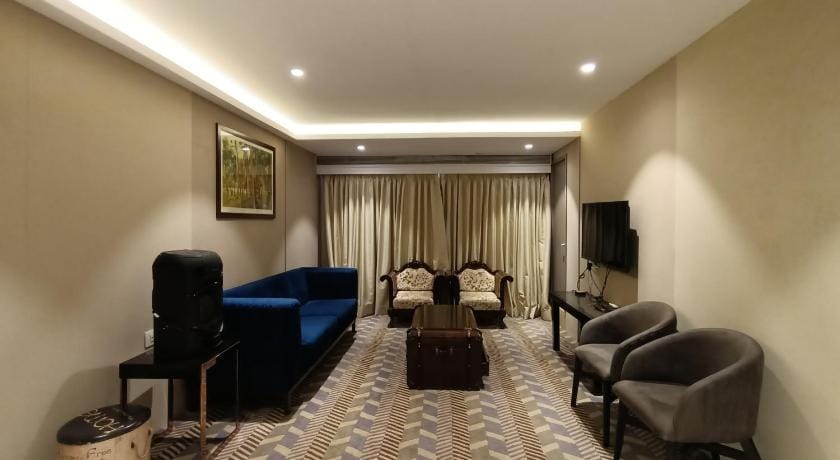 Hotel Highway Inn Hotel in Mumbai