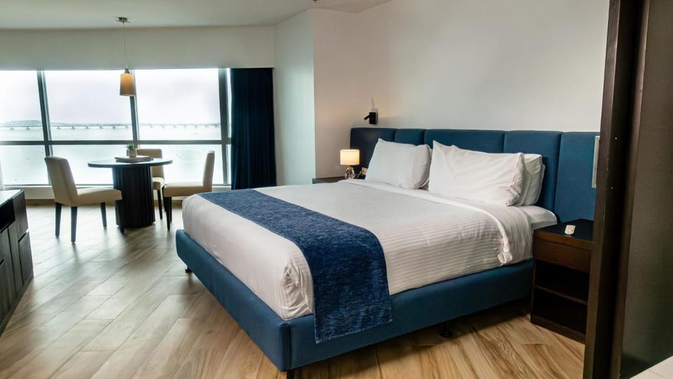 Wyndham Guayaquil, Puerto Santa Ana Hotel in Guayaquil