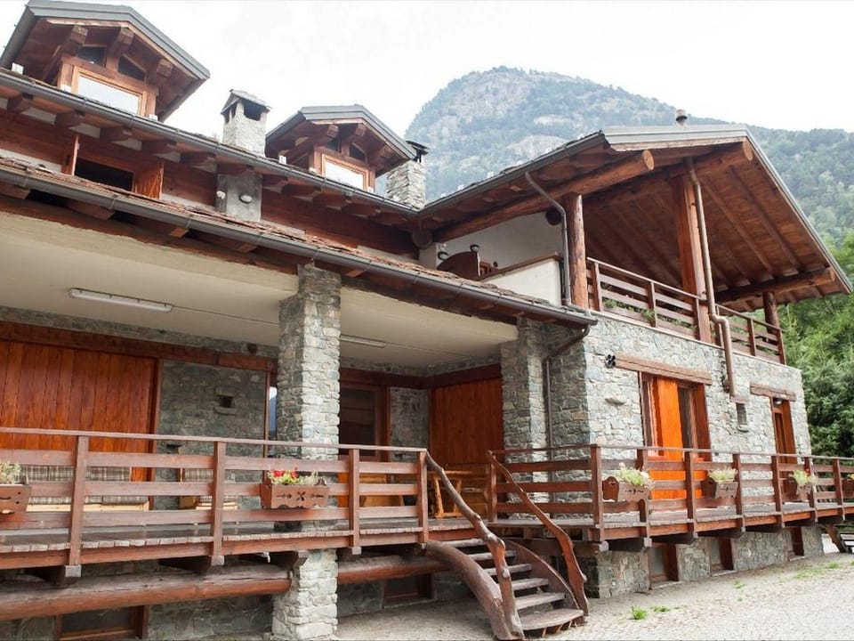 Apartment in Antey-Saint-André near Ski Lifts Apartment in Torgnon