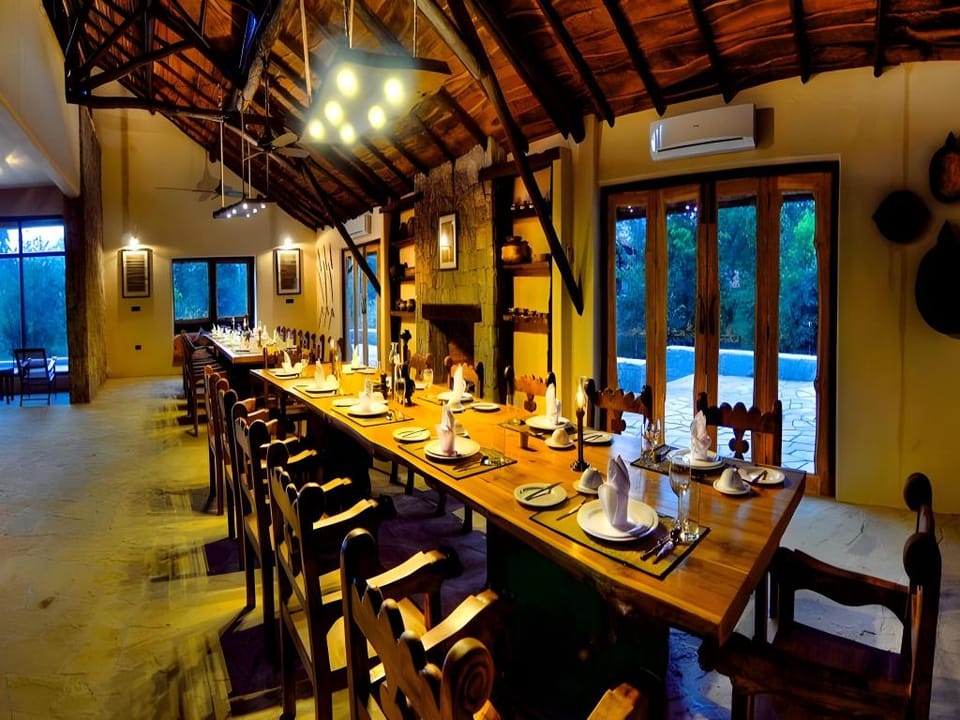 Pugdundee safaris - Kanha Earth Lodge Hotel in India