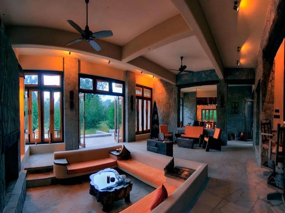 Pugdundee safaris - Kanha Earth Lodge Hotel in India