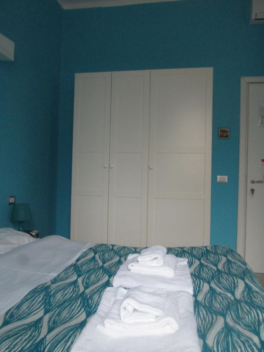 Casa Particular 25Rooms Bed and Breakfast in Rome