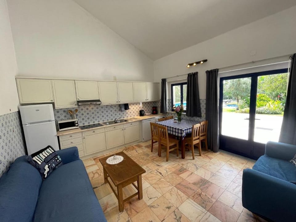 Shared Farmhouse near Serra Monfuradoca Vacation rental in Setubal District