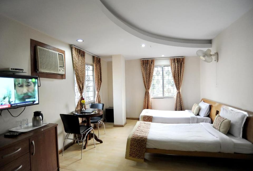 Housez 43 Hotel in Kolkata