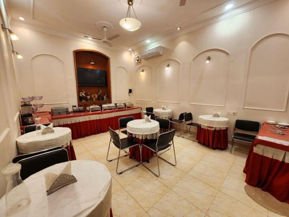 Housez 43 Hotel in Kolkata