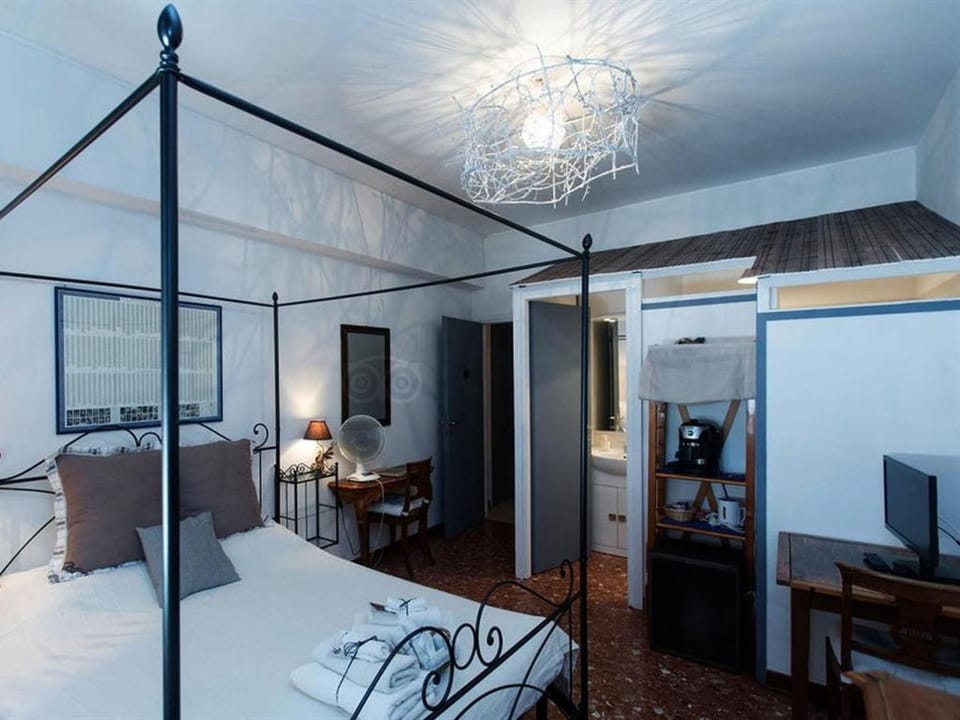 Le Fate Apartments Bed and Breakfast in Rome