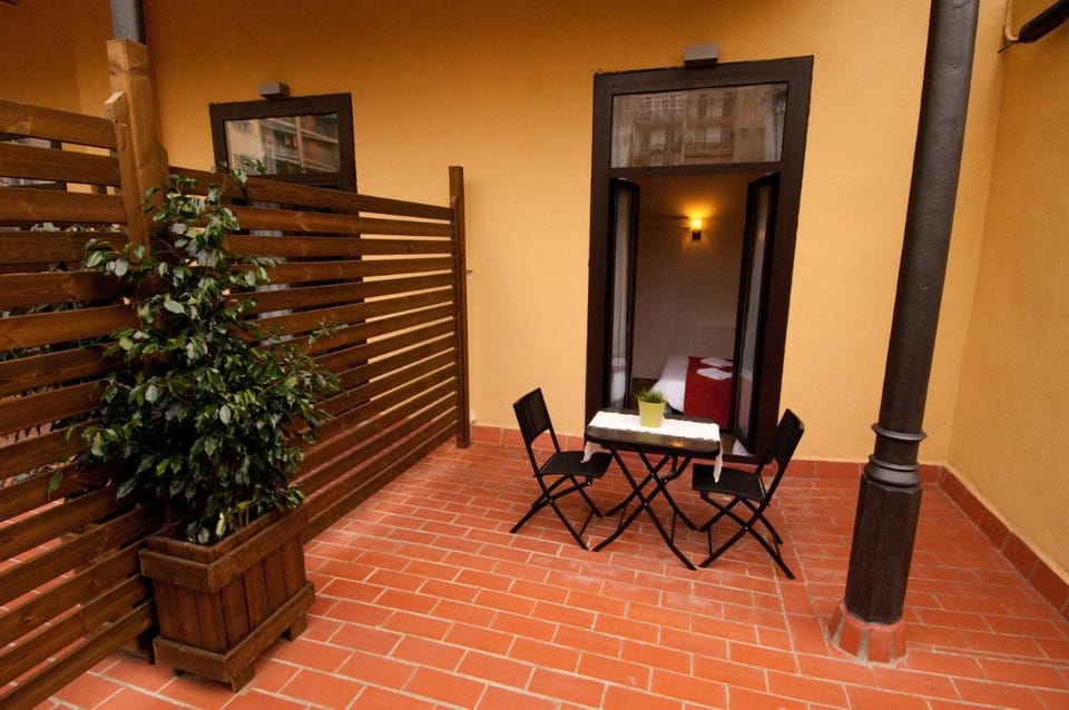 Hostal Live Barcelona Bed and Breakfast in Barcelona