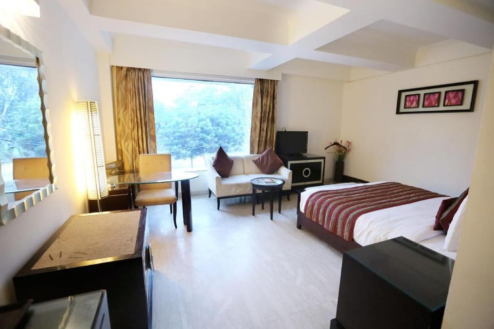 Venizia Sarovar Portico Delhi Hotel in Delhi
