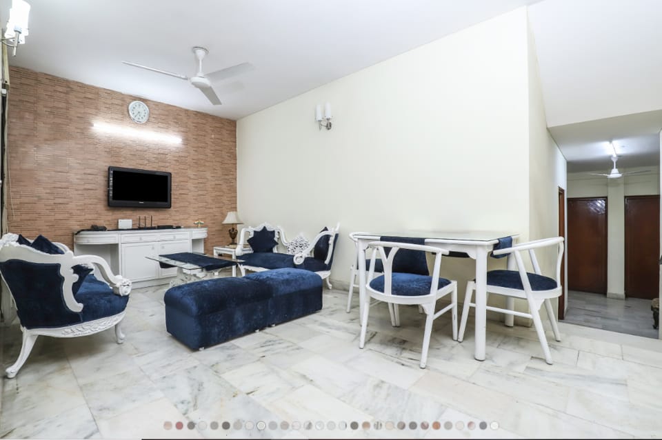Harmony Suites Hotel in New Delhi