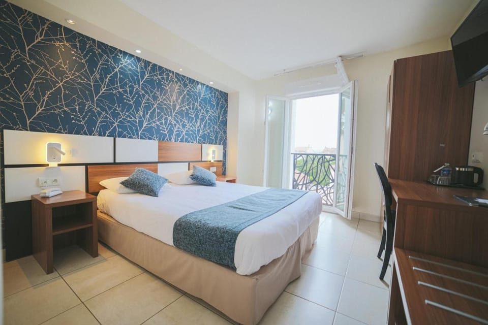 Holidays & Work HOTEL Hotel in Sanary-sur-Mer