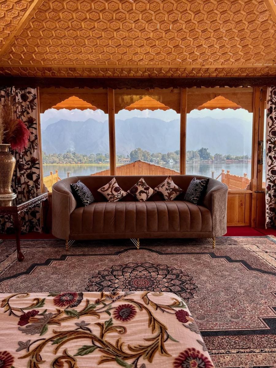New Jacquline Heritage Houseboats Hotel in India