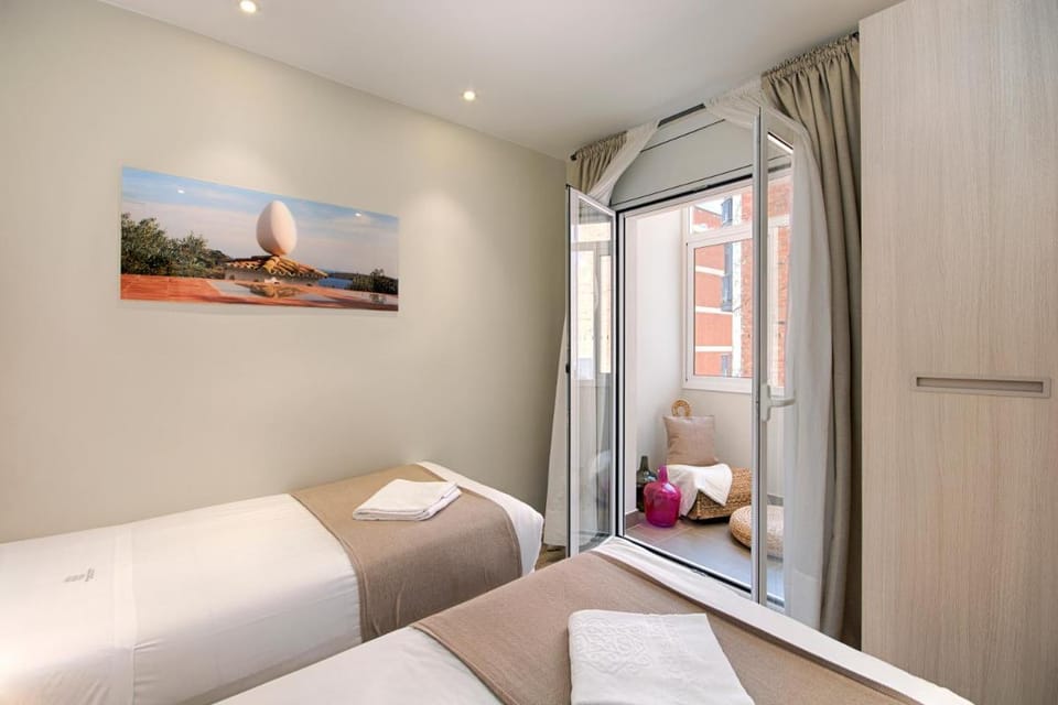 Eixample Building Apartments by Mercedes Heritage Apartment in Barcelona