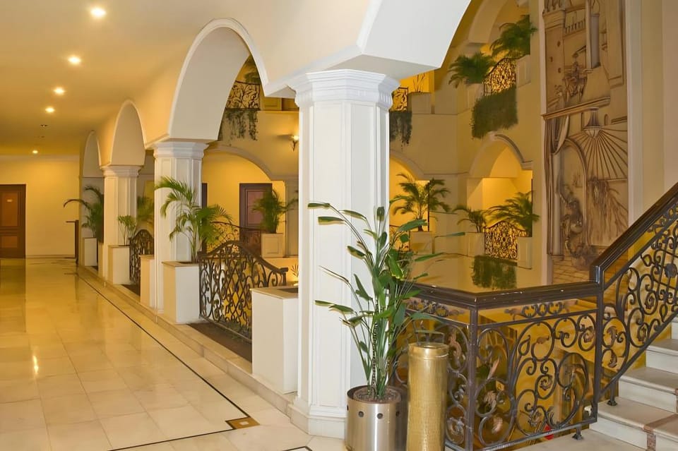 Hotel Arya - Unmarried Couples are not Allowed Hotel in India