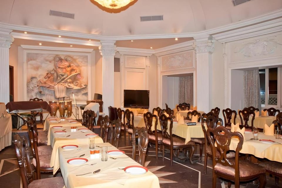 Hotel Arya - Unmarried Couples are not Allowed Hotel in India