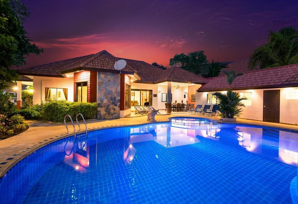 Pattaya Hill minutes from the beach and City Pattaya Villa in Pattaya City