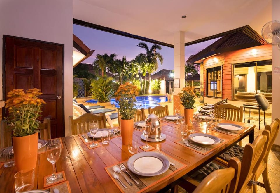 Pattaya Hill minutes from the beach and City Pattaya Villa in Pattaya City