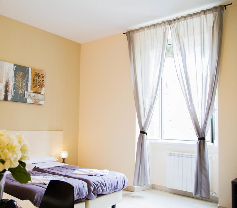 Mosaic Central Guest House Bed and Breakfast in Rome