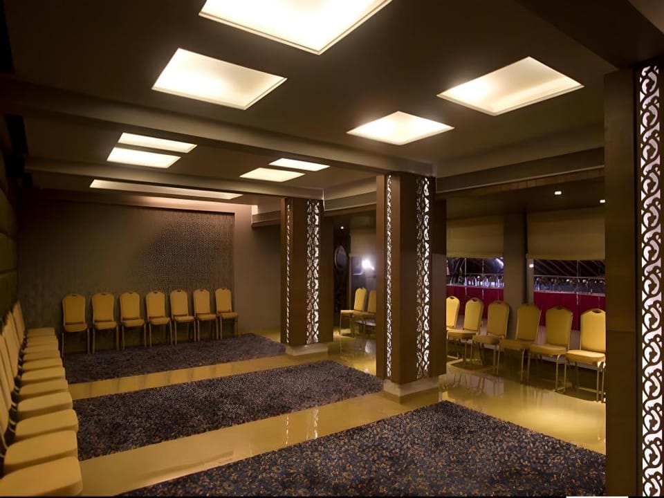 Hotel Capitol Hotel in Thane