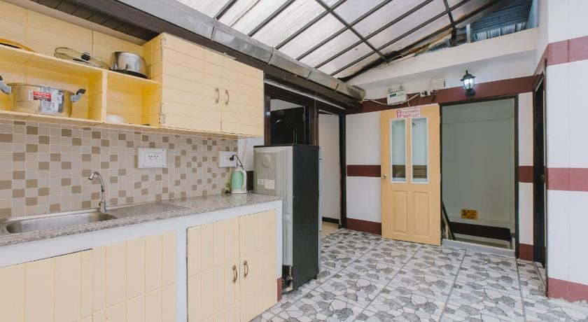 Royal Beach Residence Bed and Breakfast in Patong