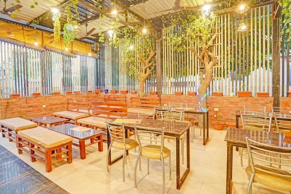 Super Collection O Mathura Near Railway Station Hotel in Uttar Pradesh