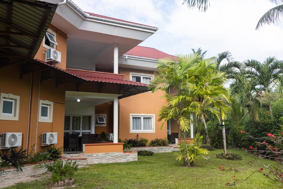 Praslin Paradise Apartment in Africa
