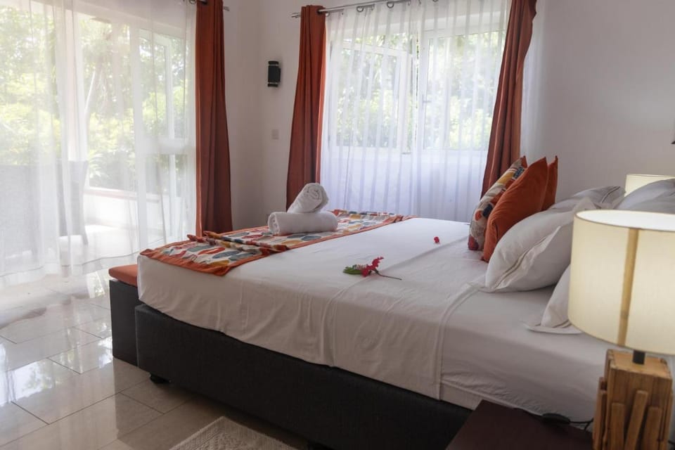 Praslin Paradise Apartment in Africa