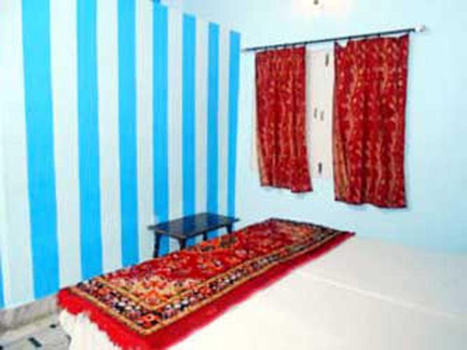 Elvis Guest House Hotel in Varanasi