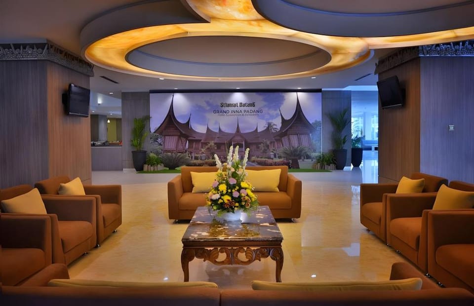 Truntum Padang Hotel in Padang