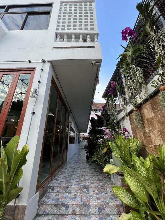 The Red Hibiscus Guesthouse Hotel in Chiang Mai