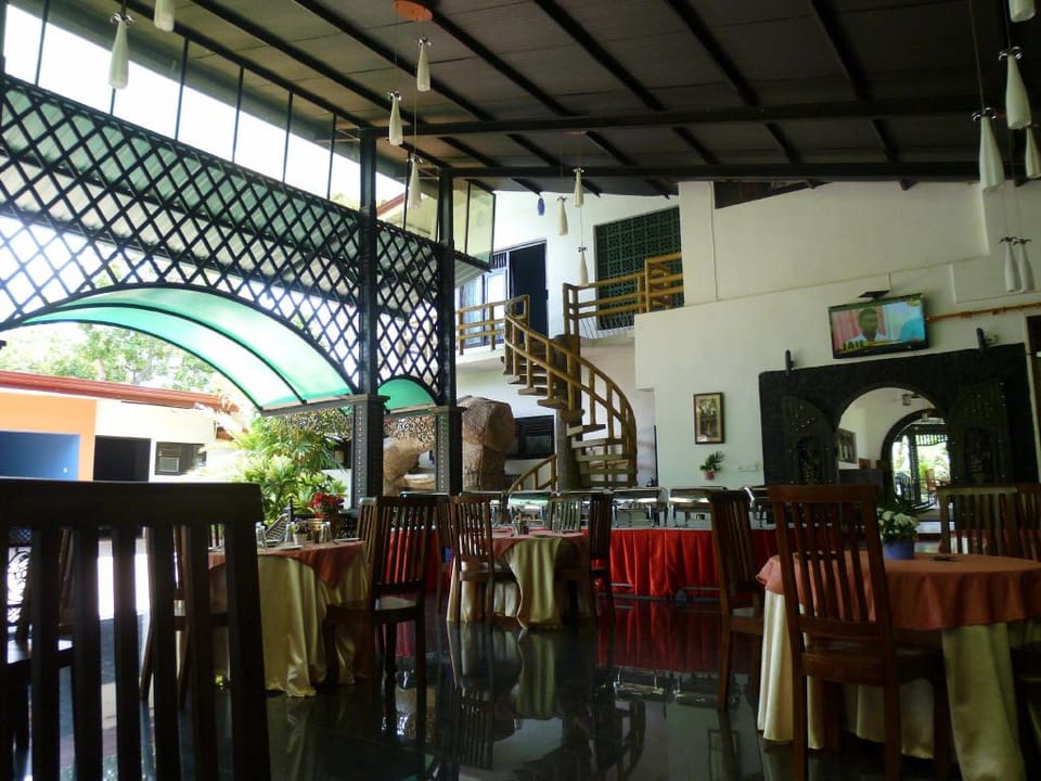Grand Crown Hotel Hotel in Sri Lanka