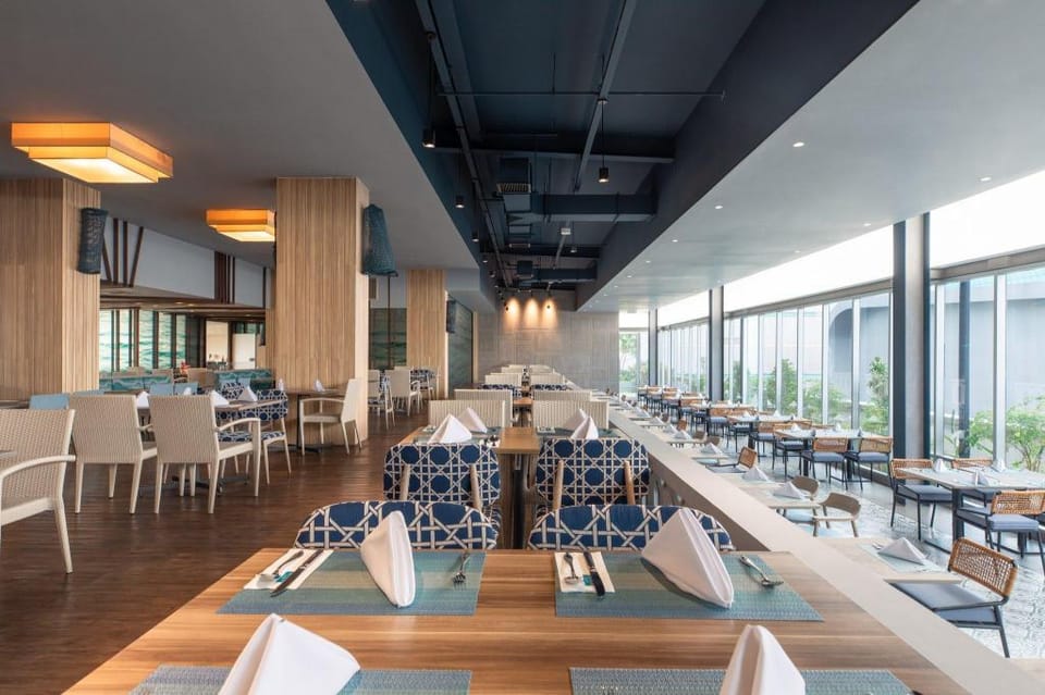 Centara Life Government Complex Hotel & Convention Centre Chaeng Watthana Hotel in Bangkok