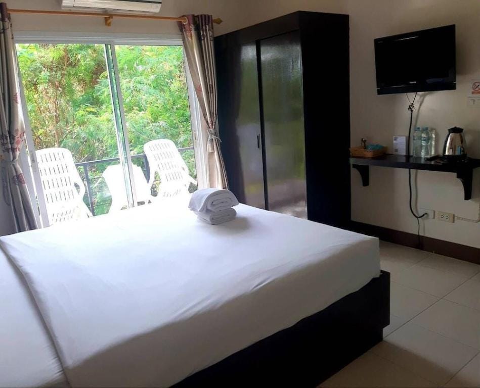 Baan Yuyen Karon Guesthouse Bed and Breakfast in Phuket