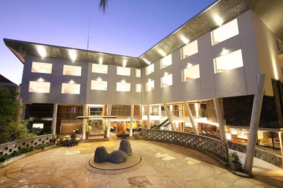 THE 1O1 Bali Fontana Seminyak Hotel in Kuta