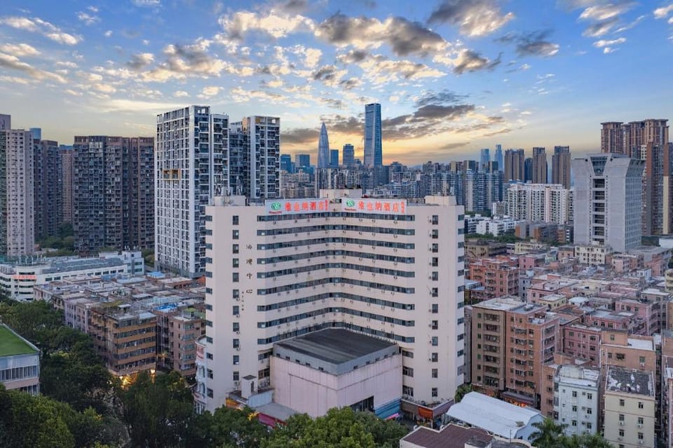 Vienna Hotel Shenzhen Nanshan Shekou Bay Hotel in Hong Kong