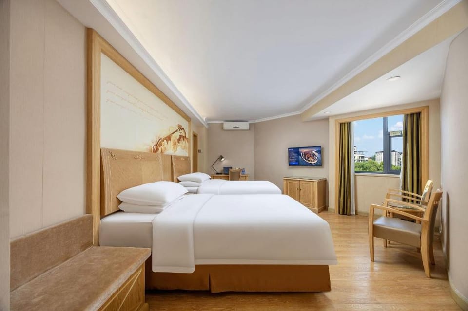 Vienna Hotel Shenzhen Nanshan Shekou Bay Hotel in Hong Kong