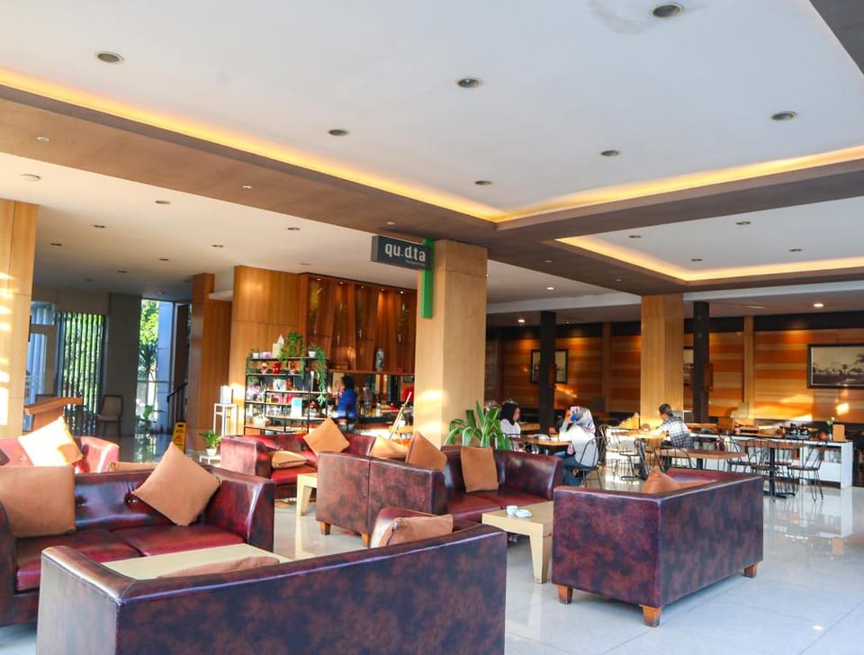 Oasis Siliwangi Hotel & Waterpark Hotel in Bandung