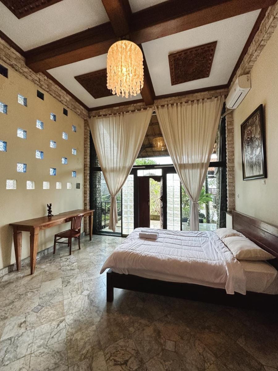 Uluwatu Mansion Villas Campground/ 
RV Resort in Bali