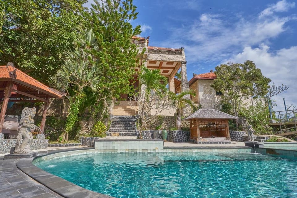 Uluwatu Mansion Villas Campground/ 
RV Resort in Bali
