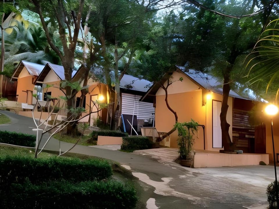 Tuk Tuk Guesthouse. Bed and Breakfast in Ko Chang