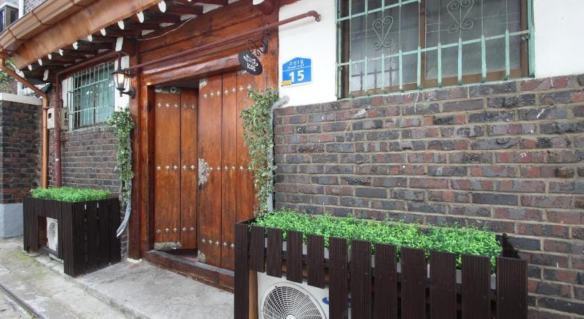 ICOS Hanok Guesthouse 1 for Female Bed and Breakfast in Seoul