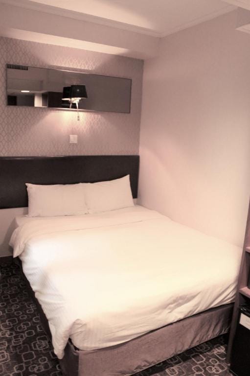 Lander Hotel Prince Edward Hotel in Hong Kong