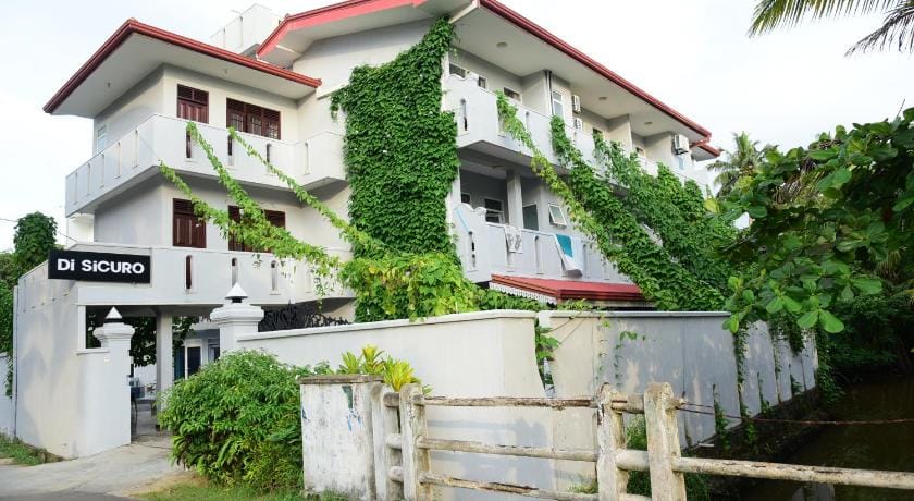 Di Sicuro Inn Bed and Breakfast in Hikkaduwa
