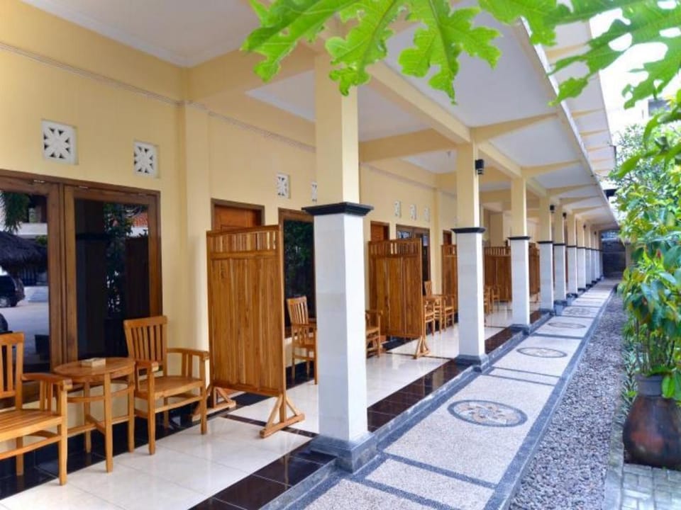 Central Inn Senggigi Hotel in Batu Layar