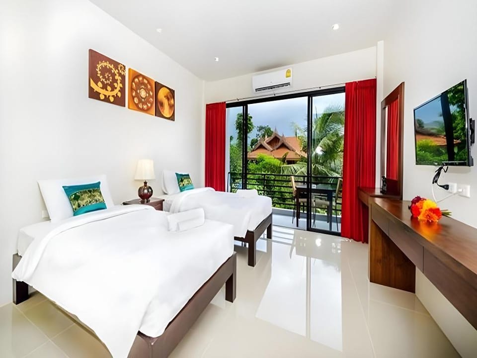 Baanphuchalong Place Hotel in Chalong
